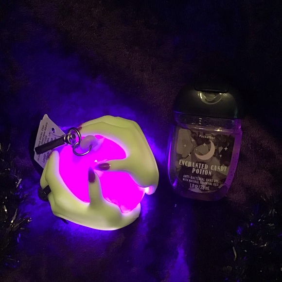 BBW GLOW IN THE DARK WITCHES HAND POCKETPAC HOLDER &1 refill in enchanted spell - Picture 3 of 5